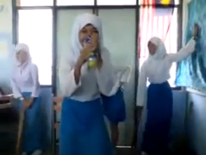 VIDEO : Budak Sekolah Perempuan Tahap Gedik!! - Belia Bangkit