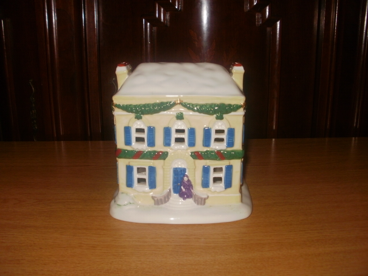 JOMJENGOKJAP ENGLISH ORNAMENT (SOLD)