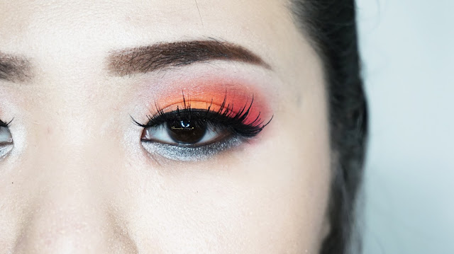 A gorgeous neon orange and pink combined with a silver eyeshadow to create a fun and fantastic look. A balance color of colorful and neutral. Eyeshadow using i-divine sleek makeup acid palette.
