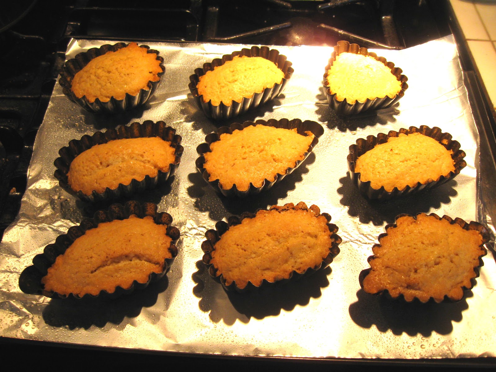 Mystery Lovers' Kitchen Little Cake Molds