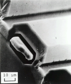 Electron microscopy image of Yokogawa DPharp silicon resonant sensor