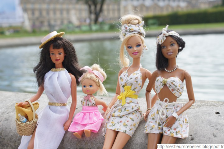 Look: tenues de plage pour Barbie avec maillot de bain et accessoires | Challenge Dolls Couture 