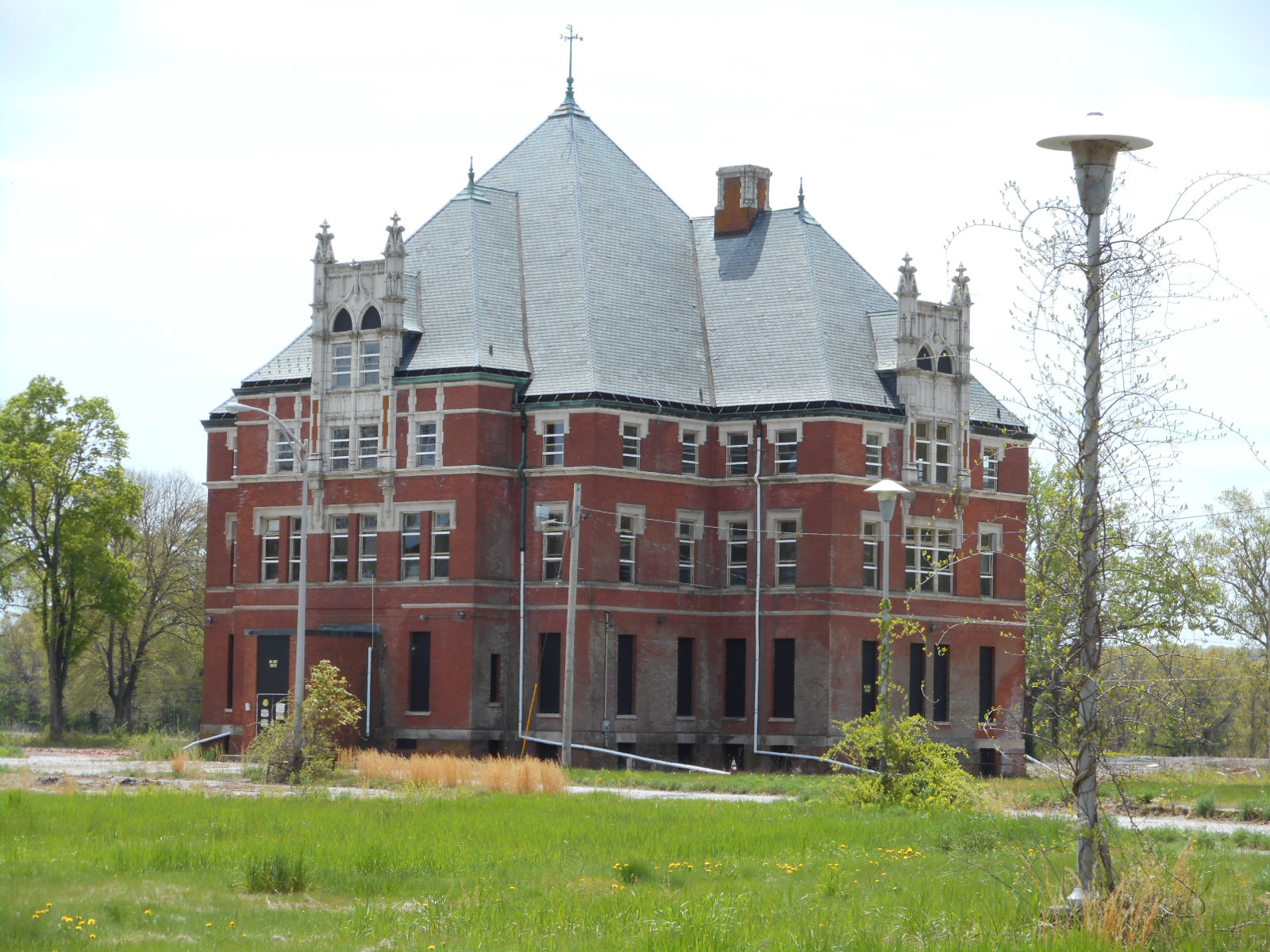 ©"Between a Rock and a Hard Place" Norwich State Hospital