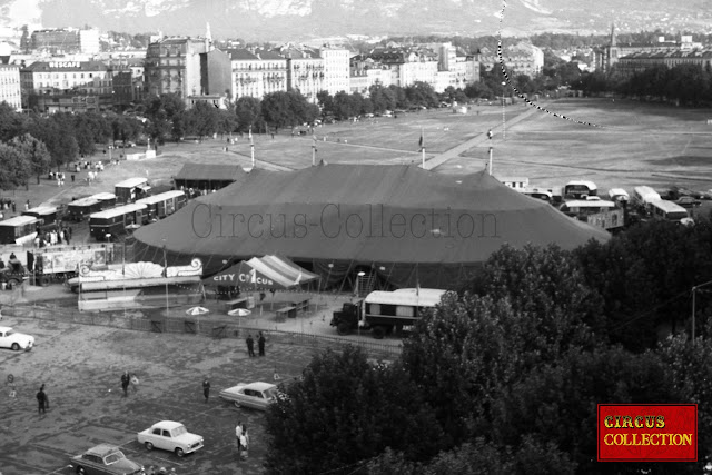 Vue aérienne du chapiteau et des installation du cirque Bouglione
