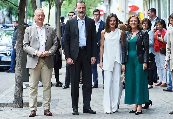 Queen Letizia wore MaxMara top and Max Mara trousers and Magrit pumps, Bimba and Lola gold earrings, she carried Adolfo Dominguez clutch bag