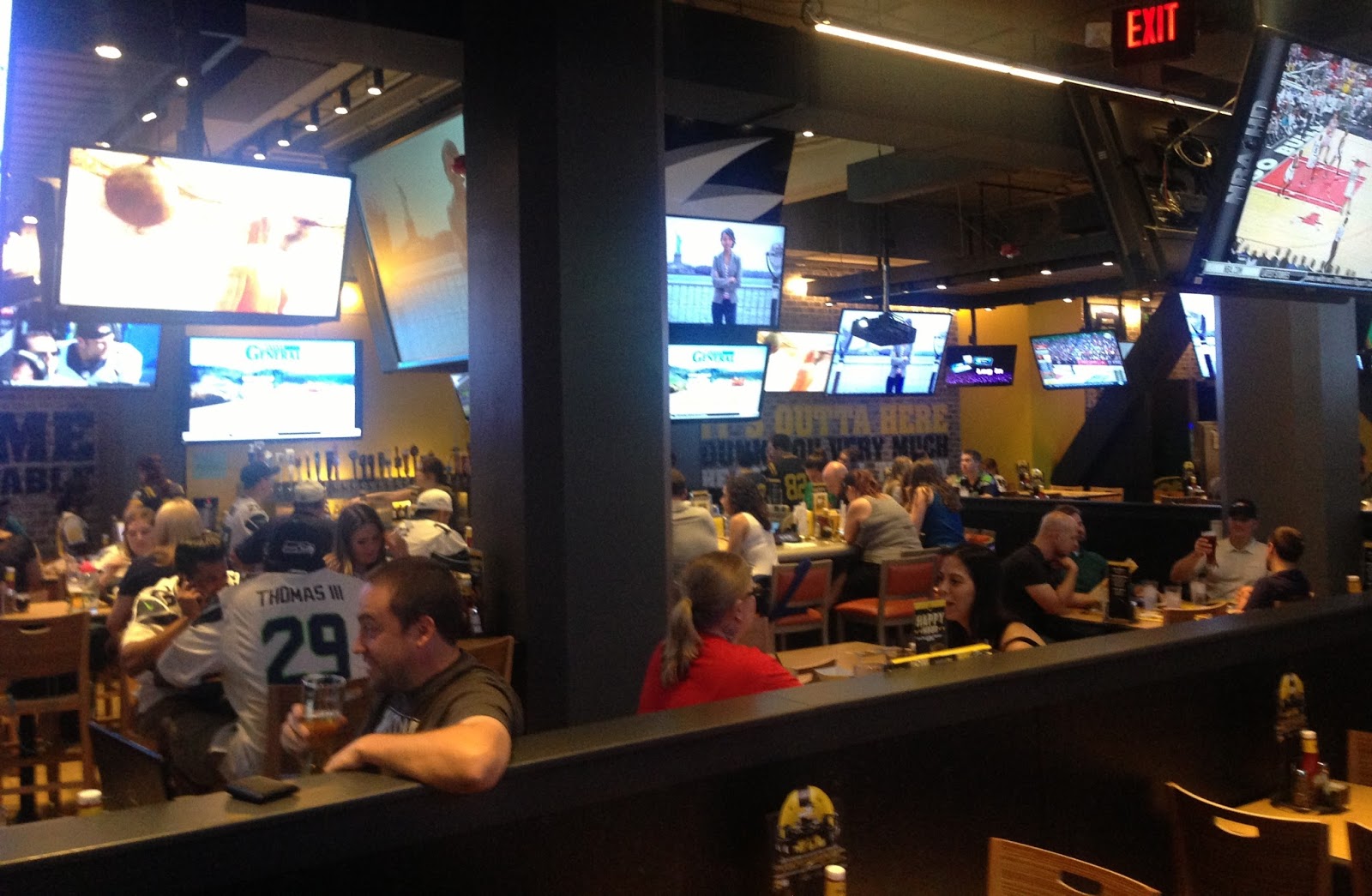 Blog 2631 S1282 Buffalo Wild Wings, Seattle 9/21/2014