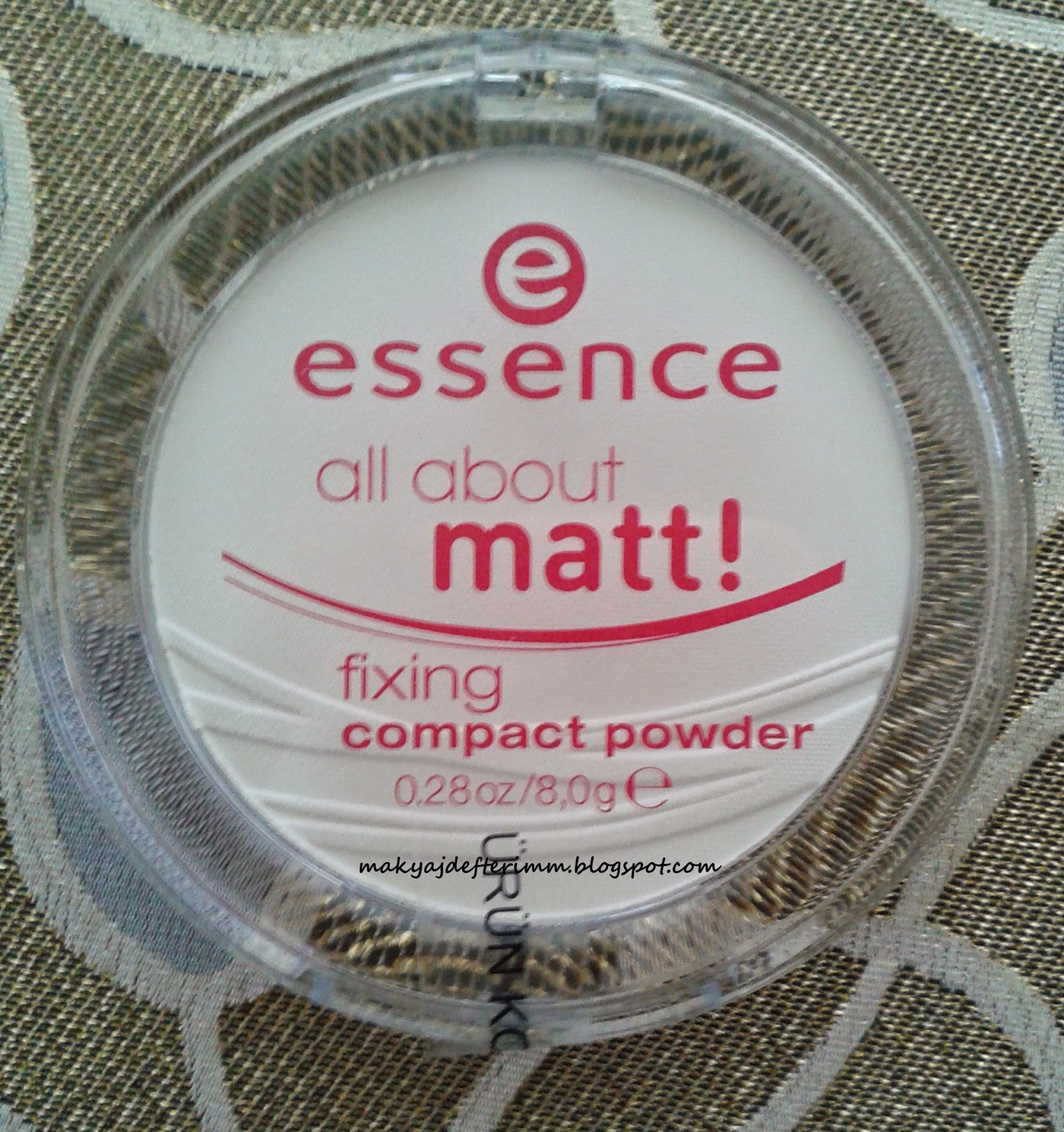 Essence matt пудра. Пудра матт ессенс ал абоут. Essence пудра fixing loose. Пудра essence all about matt уфа. Пудра essence all about matt.