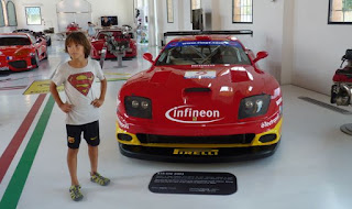 Museo Enzo Ferrari de Módena.