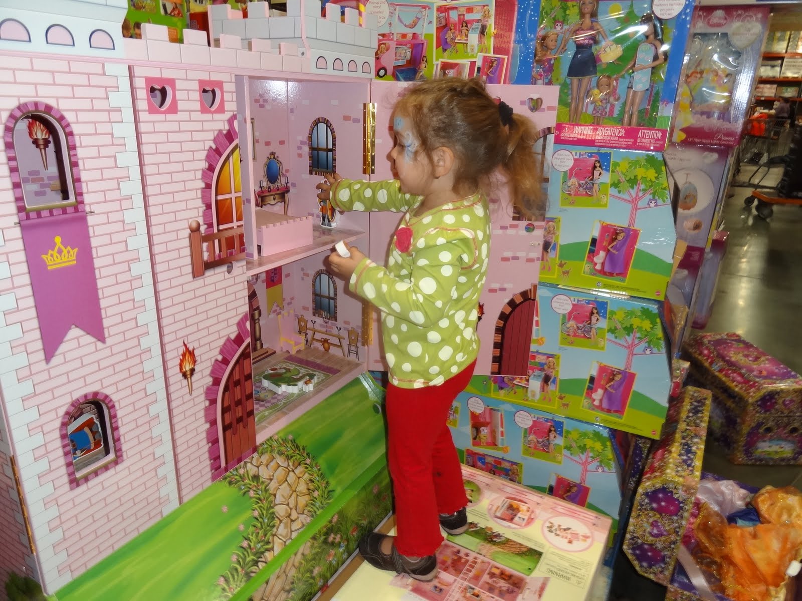 Holly Daze Costco Castle