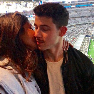 Priyanka Chopra and Nick Jonas loved up in new photo