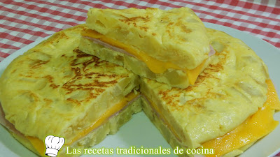 Receta fácil de tortilla de patata rellena de jamón y queso