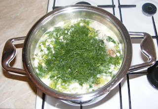 retete supe, reteta supa, cum se face supa de salata ardeleneasca dreasa cu smantana si oua, preparare retete de mancare, retete culinare, 
