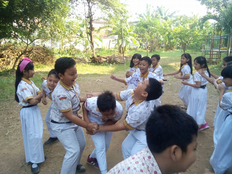 Permainan Tradisional Ular Naga - RIFANFAJRIN.COM