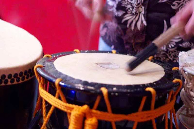 close up, drums being played