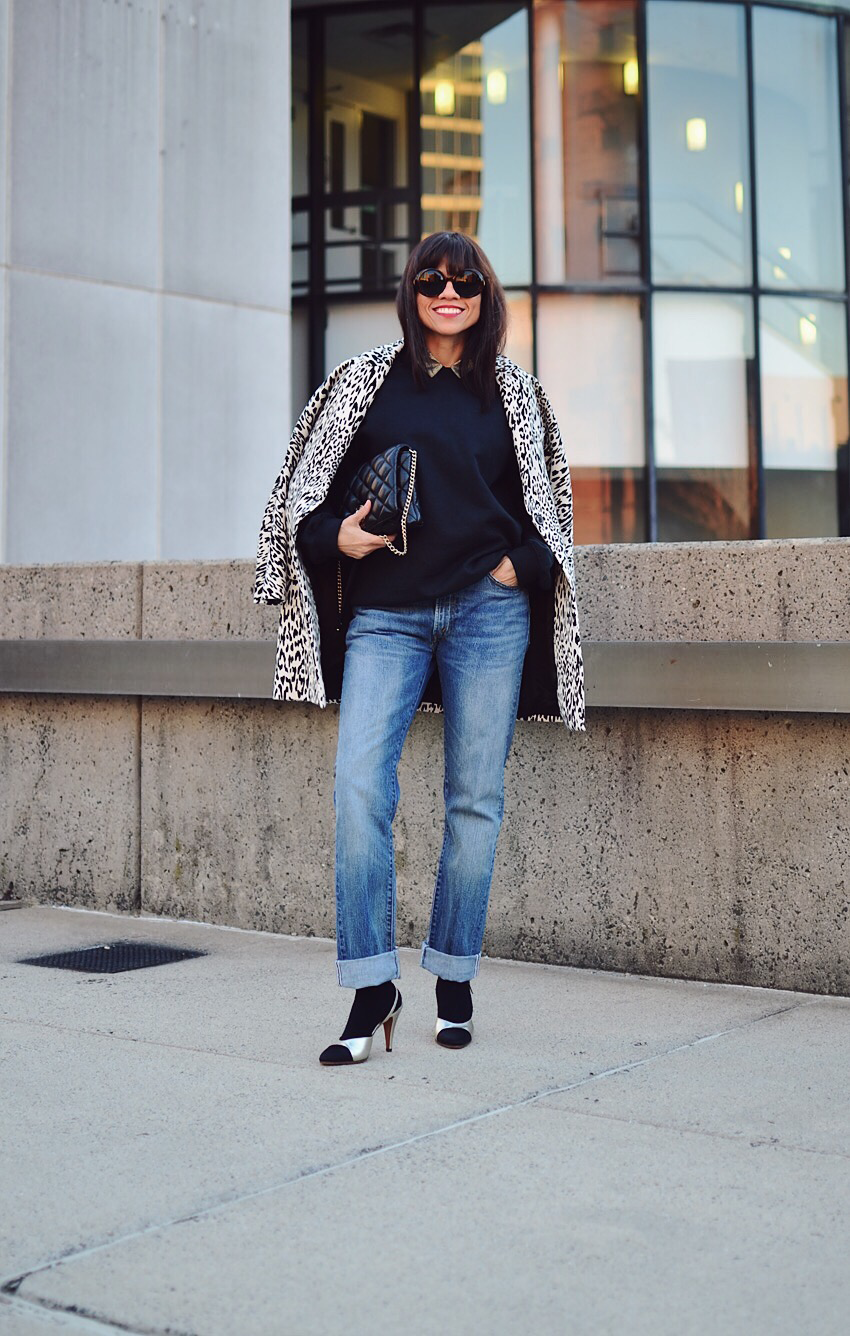 How I Dressed Up A Sweatshirt, Jeans and Socks Combo. MY SMALL WARDROBE