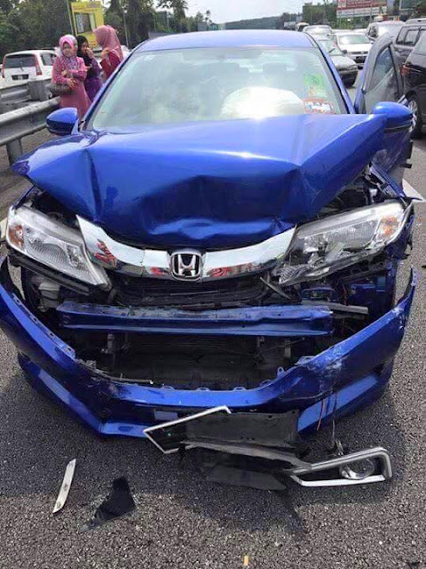 Kecelakaan Sedan BMW dan Honda, BWM hanya Penyok Honda Ringsek.