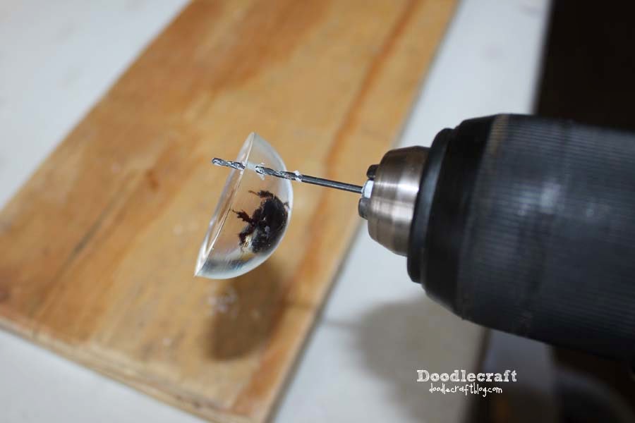 Отверстия в эпоксидной смоле. Полиэфирные акриловые смолы. Ручное сверло для эпоксидной смолы. Сверла для эпоксидки. Замешивание эпоксидной смолы.