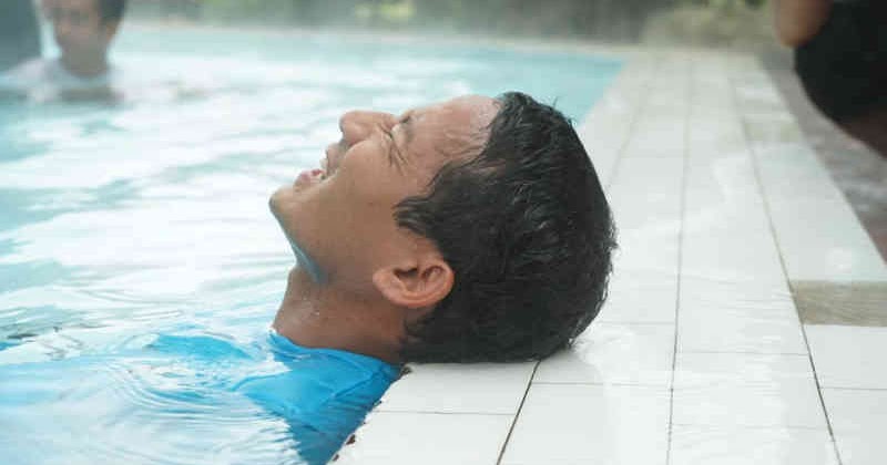 Sandiaga Uno Nikmati Berendam Di Air Panas Kawasan Guci Tegal Lelemukuid Ruang Opini Dan Adu Pendapat Lelemuku Id Singkat Padat Jelas