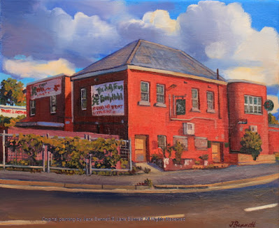 plein air oil painting of the abandoned & derelict heritage hotel, the 'Jolly Frog', Windsor, painted by artist Jane Bennett