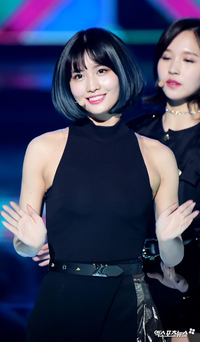 TWICE Momo Garners Attention With Her Adorable Hairstyle! 