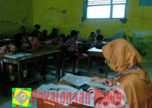 Sekolah Tergusur Jalan Tol Ratusan Siswa Kegiatan Belajar Mengajar di  Kantor Desa