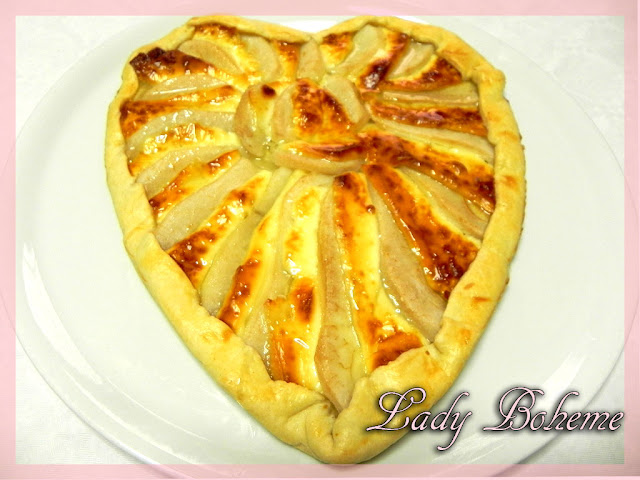 hiperica di lady boheme blog di cucina, ricette facili e veloci. Ricette salate San Valentino, torta al formaggio pere e miele