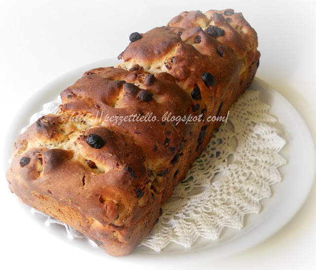 Pane in cassetta arricchito con frutta secca