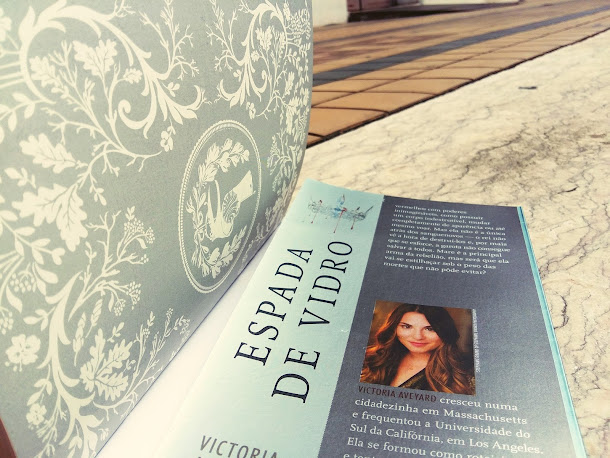 rainha vermelha, trilogia rainha vermelha, espada de vidro, victora aveyard, resenha, seguinte