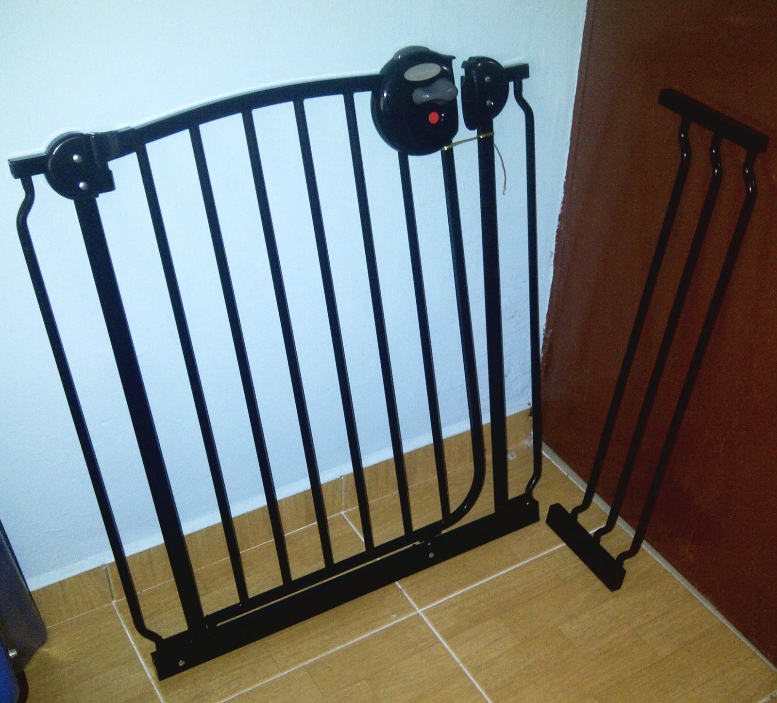 SPECIAL TOYS SHOP LUCKY BABY SAFETY GATE (BLACK)