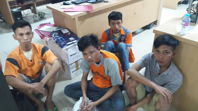 Kombes Krisna Murti Merilis Foto Supporter Persija Yang Menjadi Otak Kericuhan Di Stadion GBK Kombes Krisna Murti Merilis Foto Supporter Persija Yang Menjadi Otak Kericuhan Di Stadion GBK