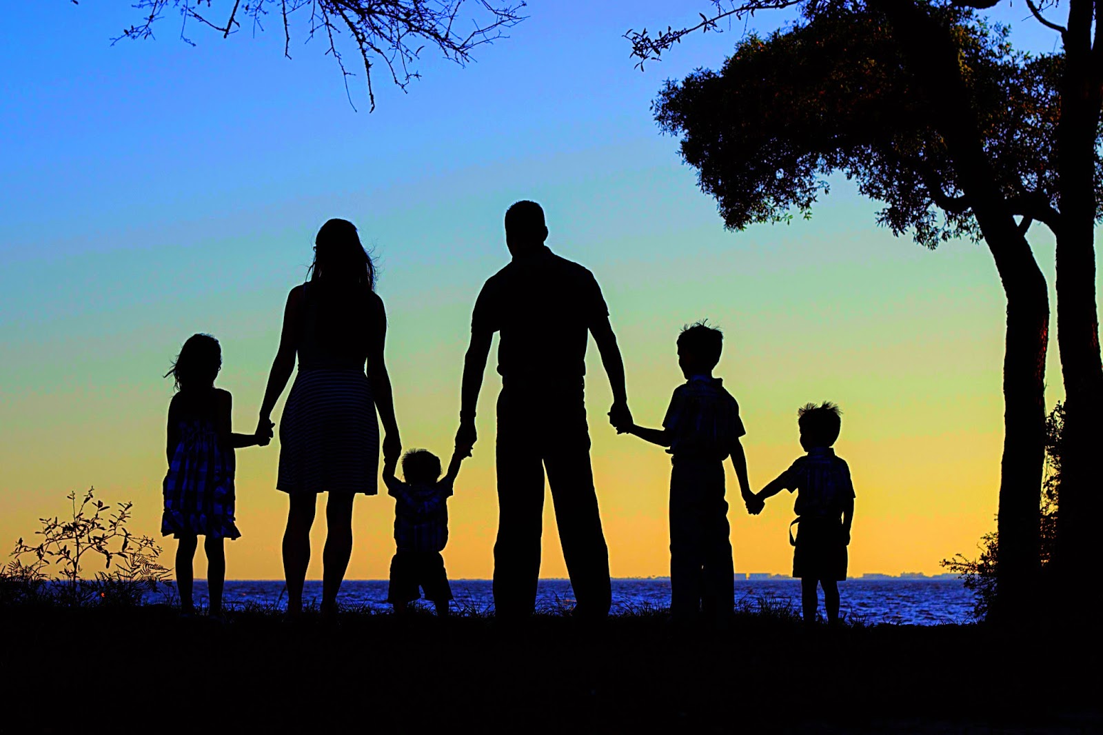 Настоящие друзья. Пятеро родных. Обычная российская семья. Многодетная семья. Фотосессия семьи.