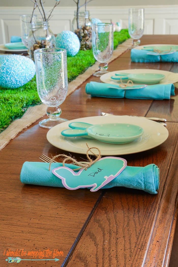 Easter Tablescape on a Budget: Free printable placecards and more to make a fun and festive Easter table that doesn't break the bank.