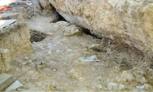 Abrigo de Navalmaíllo, Pinilla del Valle Abrigo de Navalmaíllo, Pinilla del Valle