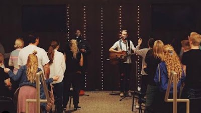 Dari Narkoba, Pergaulan Bebas, Hingga HIV. Kisah Mantan LGBT yang Diubahkan Tuhan