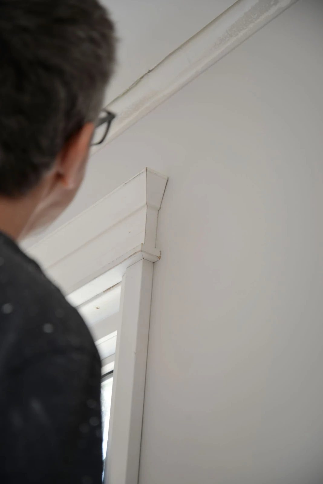 metrie moulding installation, how to install window trim, window architrave