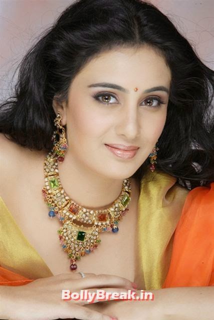 Marathi Heroine Xxx - Marathi Actress Sai Lokur Hot Photos - 4 Pics