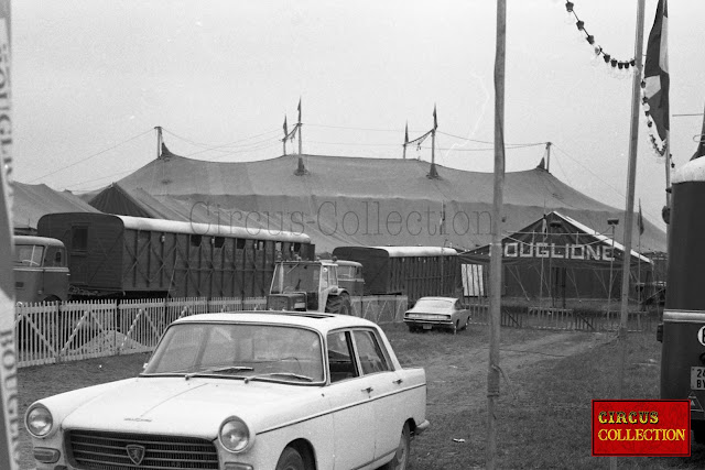 L'arrivée, le montage et l'installation du Cirque Bouglione à Bellagarde le 4 mai 1971
