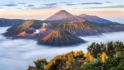 Gunung Bromo (Jawa Timur) tempat wisata populer di indonesia