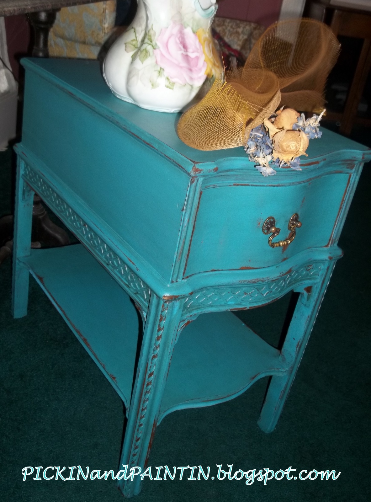 PICKIN and PAINTIN........... TURQUOISE CHALK PAINT BEDSIDE TABLE