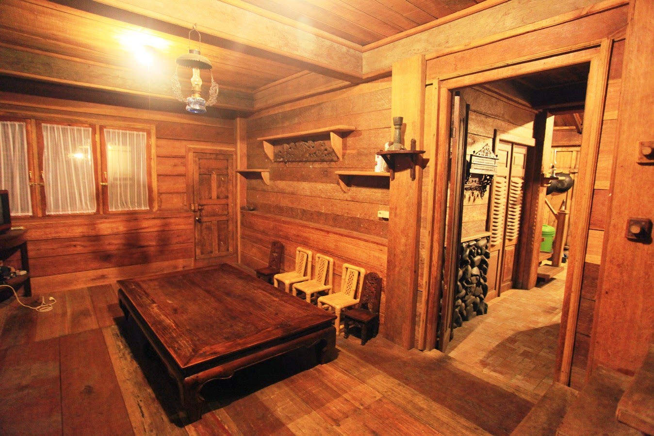 23 Desain interior rumah kayu