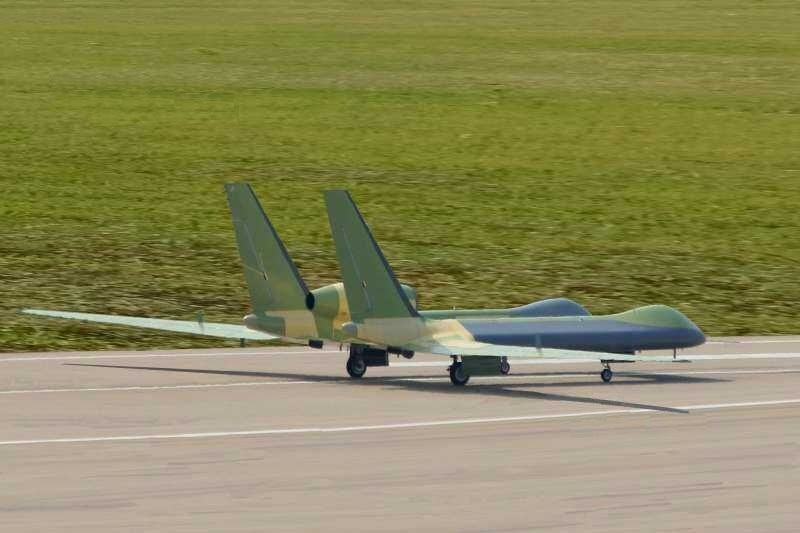 Chinese%2BDivine%2BEagle%2BTwin-Fuselage%2BTurbofan-Powered%2BHigh-altitude%2Blong-endurance%2B%2528HALE%2529%2BUAV%2B%25284%2529.jpg