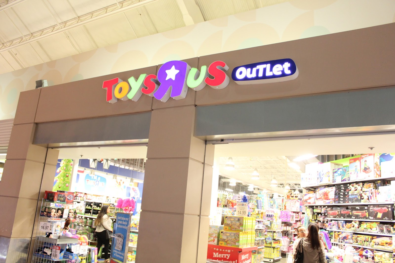 Holiday Shopping with Sawgrass Mills Viva Fashion