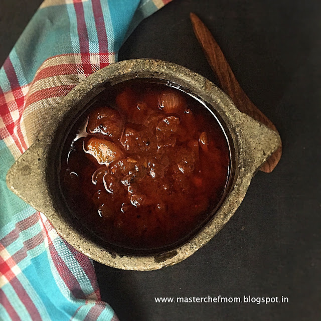 Vengaya Vathal Kuzhambu Recipe | Onion Vatha Kuzhambu