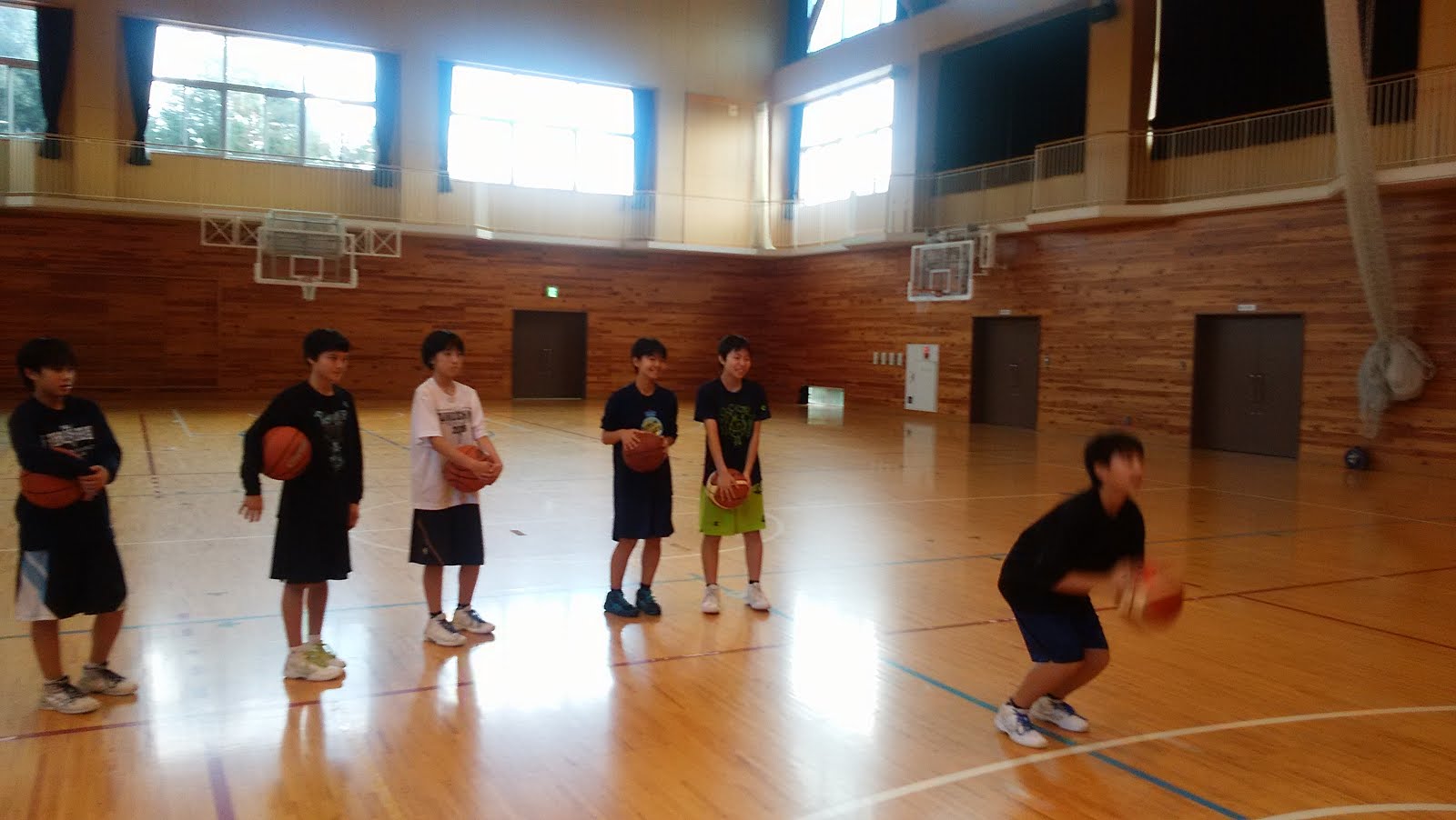 郡山市バスケットボールトレーニングセンター No78 仲間とバスケに行こう 郡山シュート道場 ゲームでワンハンドシュートで楽しみまーす