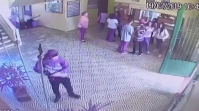 Vídeo mostra assassino atirando em funcionários e alunos de escola em Suzano