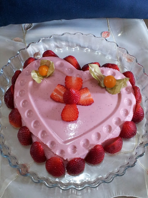 corazón de semifrío de fresas