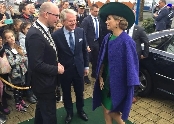 2018 Dutch Organic Trade Fair at IJsselhallen Convention Center in Zwolle. Queen Maxima wore Natan dress and Natan shoes, green diamond earrings