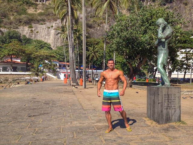 Atleta Men's Physique Breno Neves na Praia Vermelha, na Urca (RJ). Foto: Arquivo pessoal