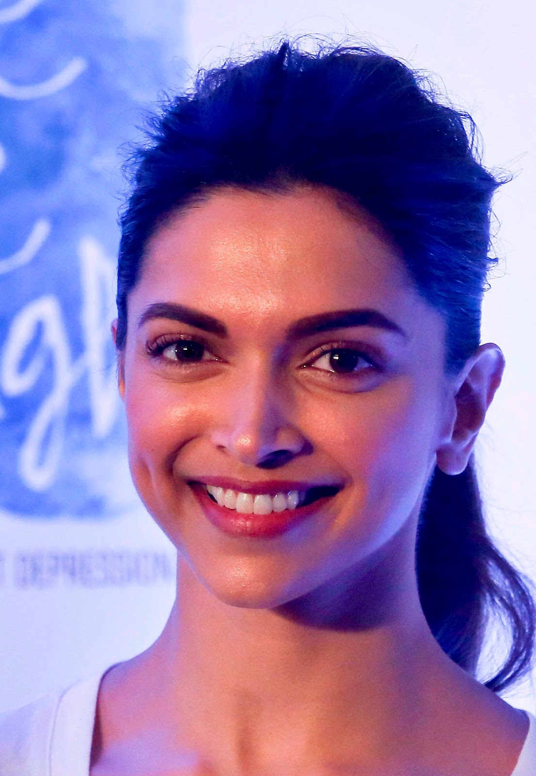 Deepika Padukone Smoking Hot At The Launch Event of Her NGO The Live ...