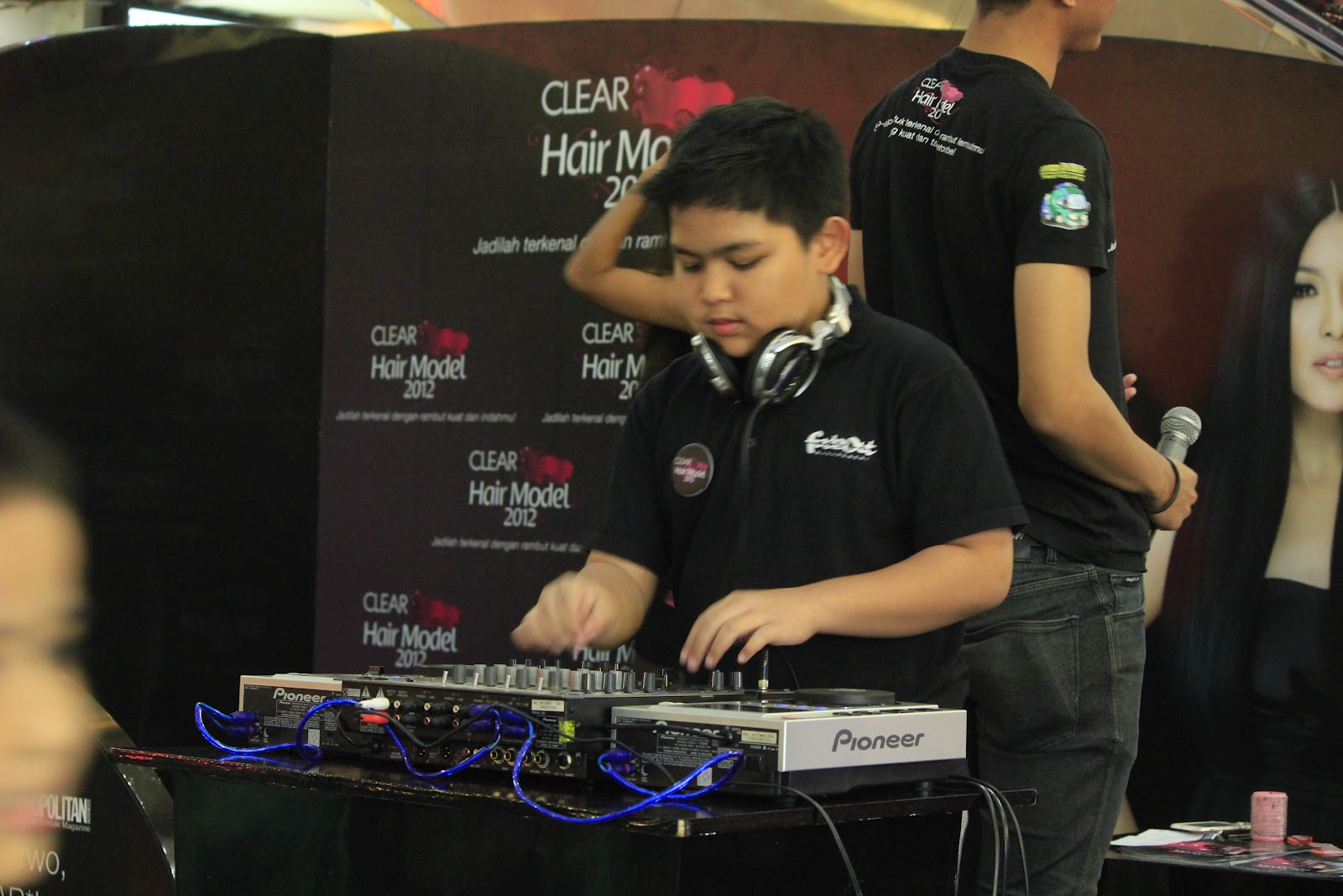 Show clear. Show clear. Show clear. Размытие экрана блокировки windows 10. Show clear.